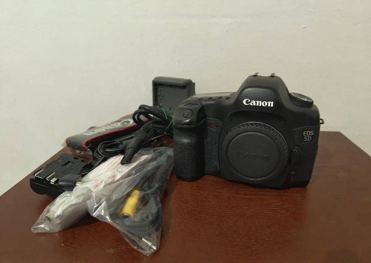 Canon 5D telo + príslušenstvo Rezervovane