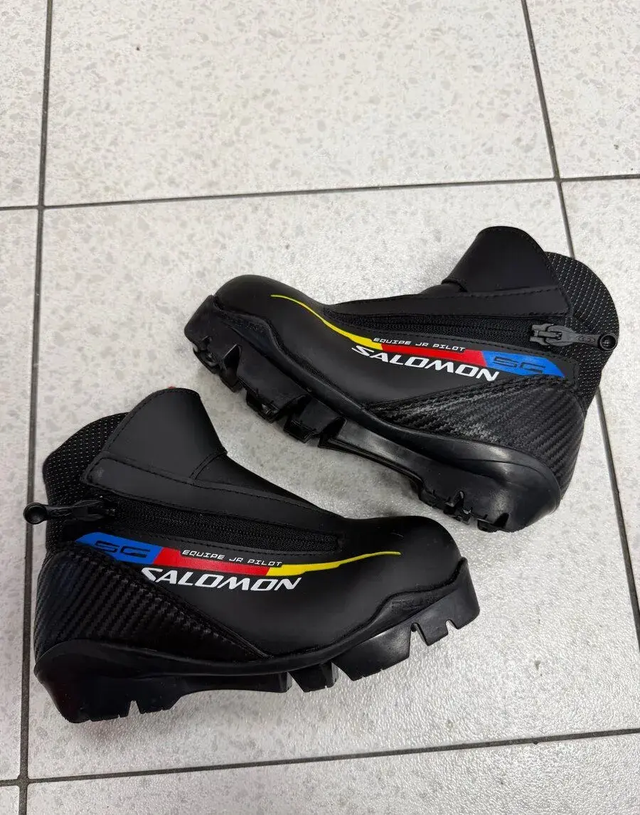 Nove salomon sns