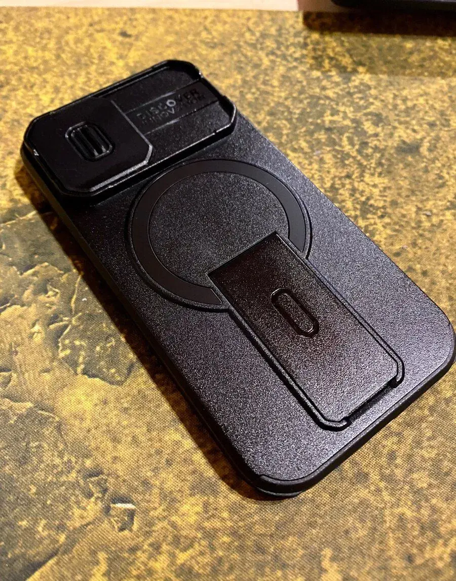 Nepoužitý MagSafe kryt pre iPhone 15,