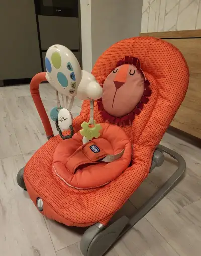 Chicco Balloon ležadlo / hojdačka s hrazdou - Lion