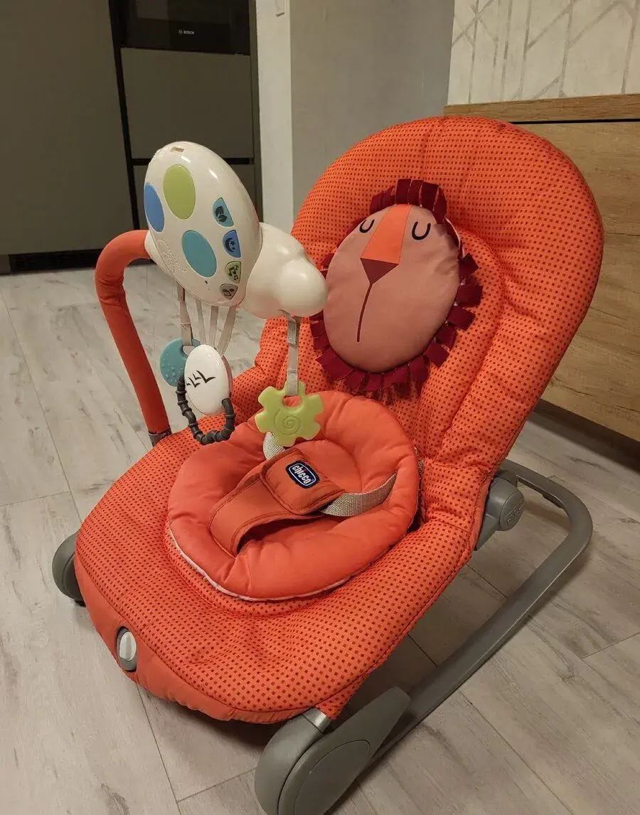 Chicco Balloon ležadlo / hojdačka s hrazdou - Lion