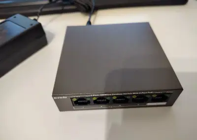 Tenda PoE 100 Mbps 5-port switch