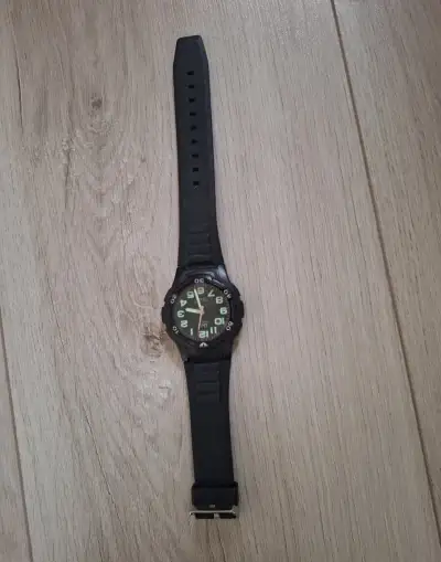 Športové hodinky Casio (MRW-200H / LRW-200H) – čierne