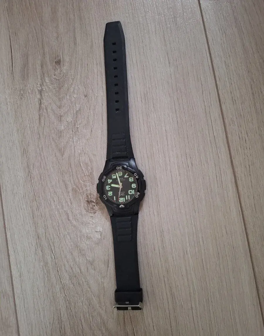 Športové hodinky Casio (MRW-200H / LRW-200H) – čierne