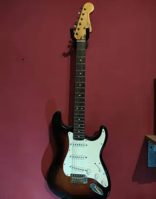 Squier Classic Vibe ’60s Strat – 3-Tone Sunburst