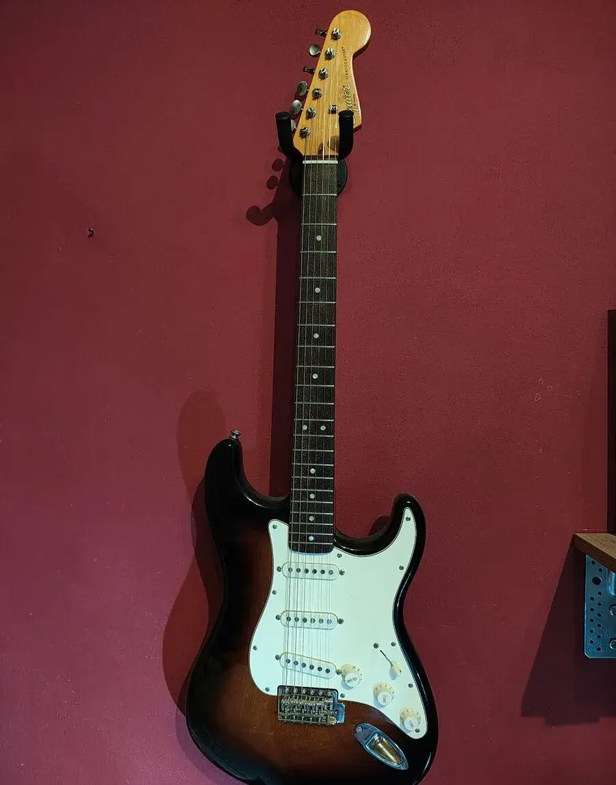 Squier Classic Vibe ’60s Strat – 3-Tone Sunburst