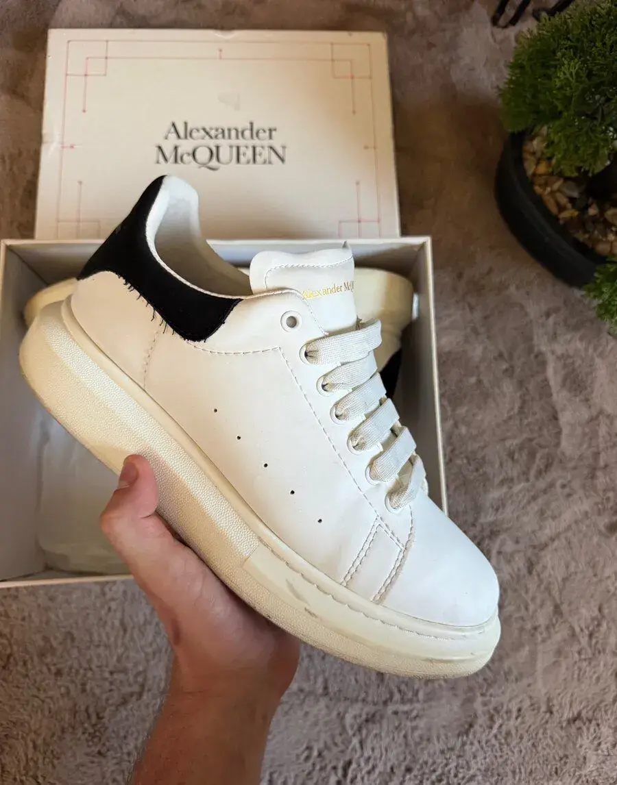 Alexander McQueen 44