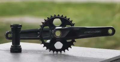 Kluky Shimano FC-M6120 + prevodnik 32z + stredove