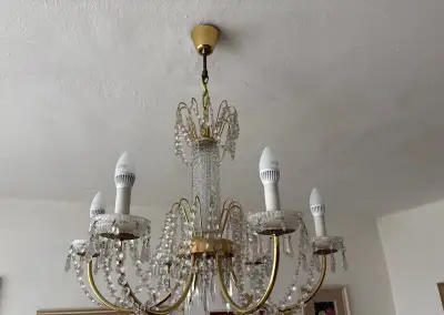 Kryštálový luster s mastennou lampou