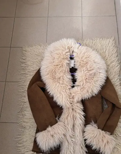 Kožuštek veľ sedí na M/L