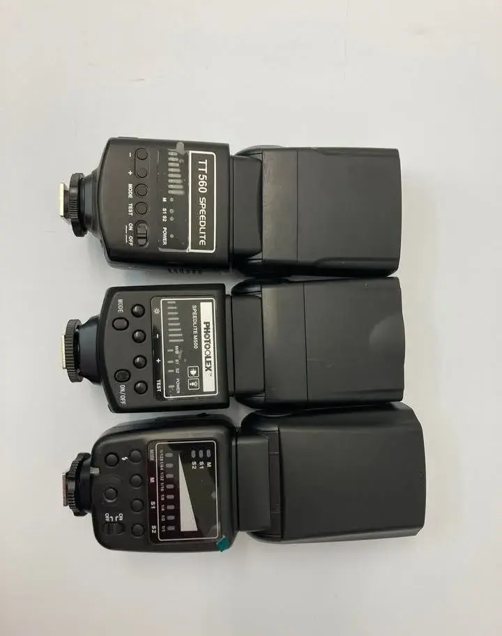 Univerzálny Blesk : Canon, Nikon, Olympus, Fujifilm.