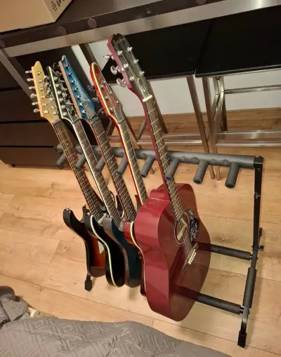 Stojan na 7 gitar