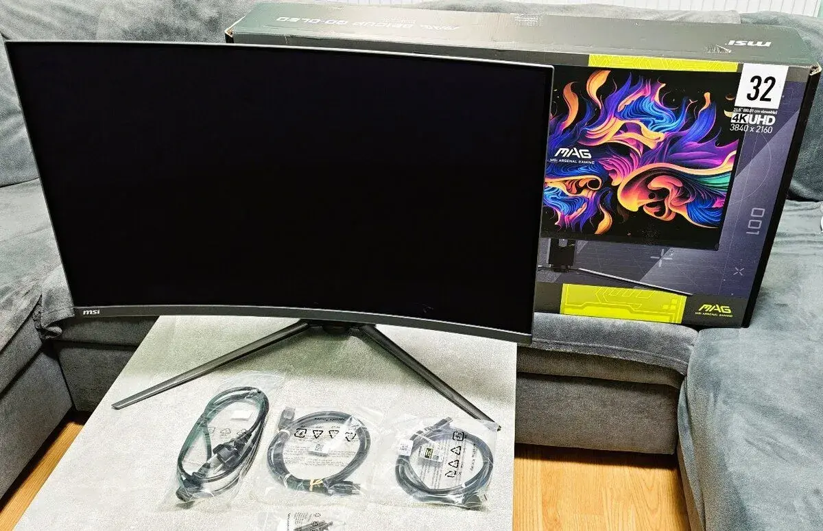 MSI MAG 321CUP QD-OLED 31.5"