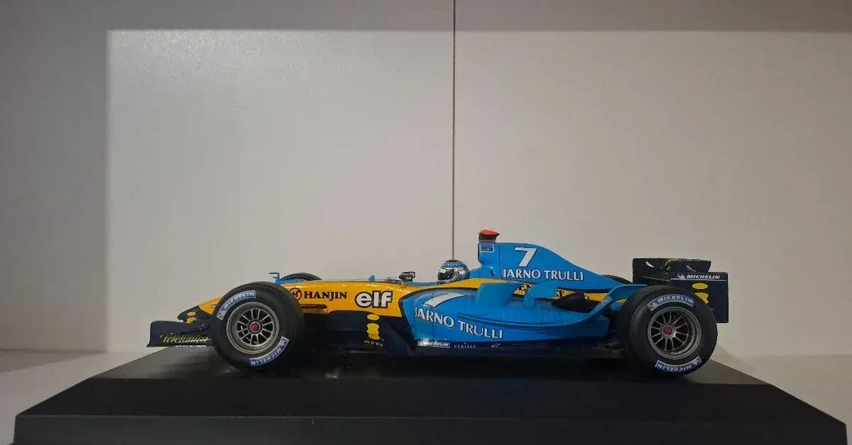 Renault F1 R24 1:18 Hot Wheels