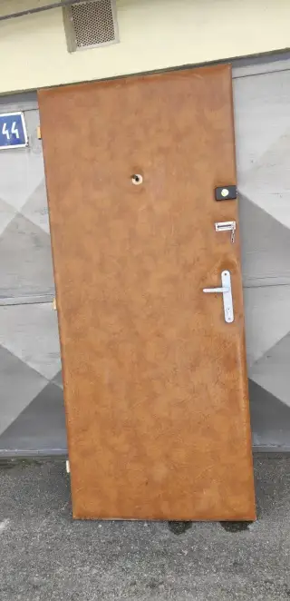 vchodové dvere panelákové 80 cm ľavé bez rámu