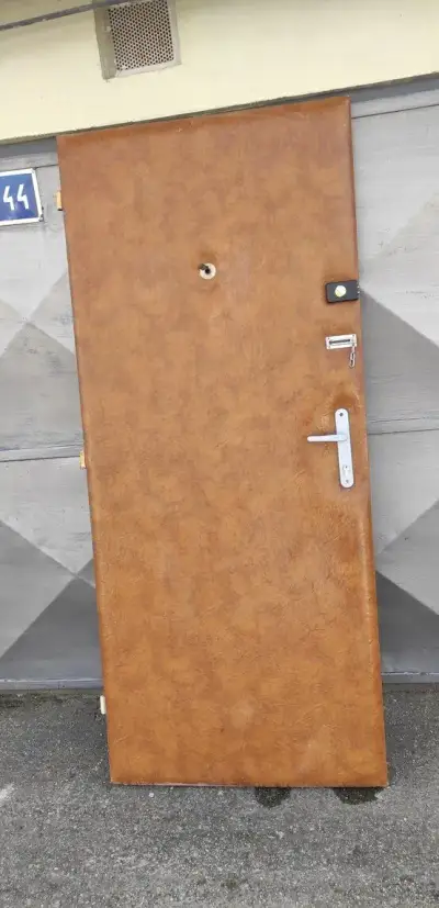 vchodové dvere panelákové 80 cm ľavé bez rámu