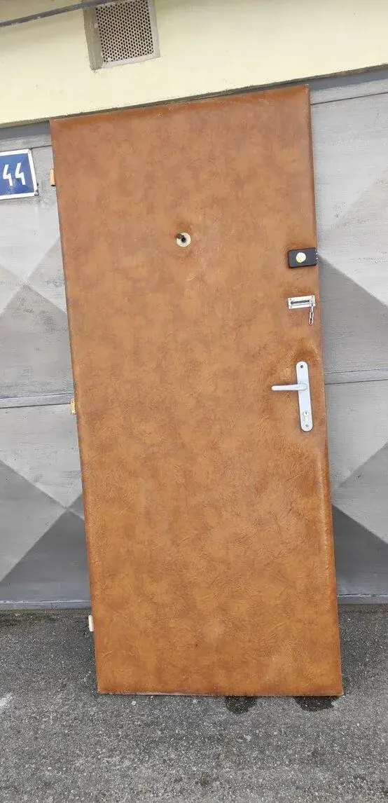 vchodové dvere panelákové 80 cm ľavé bez rámu