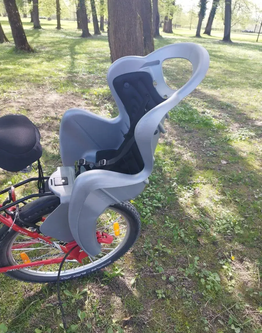 Sedačka na bicykel spolu s držiakom