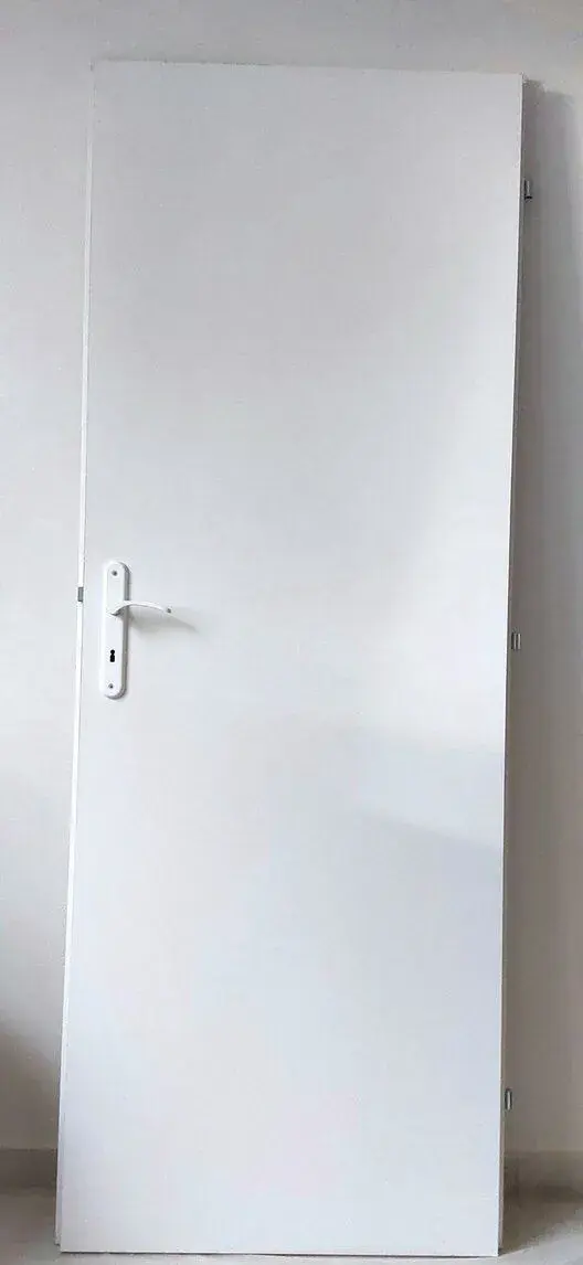 Biele interiérové dvere - plné, ľavé, šírka 70 cm
