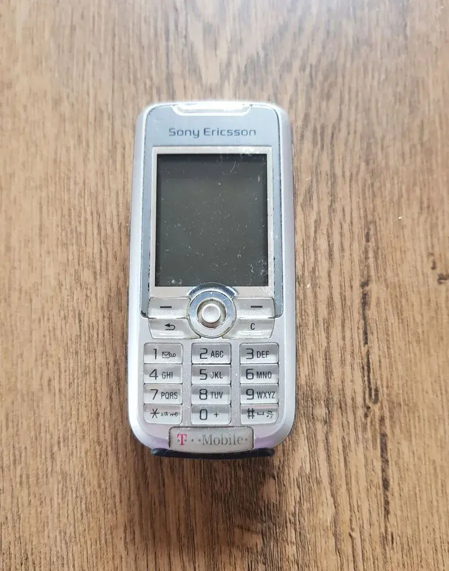 Sony Ericsson 700i