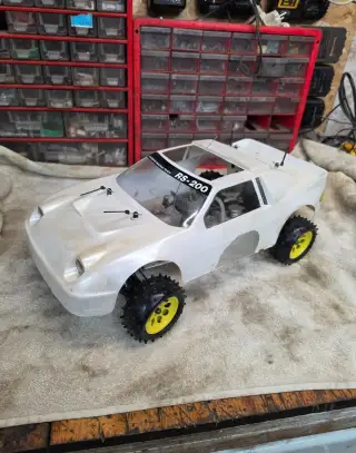 Vintage Nitro RC auto - Kyosho Ford RS-200