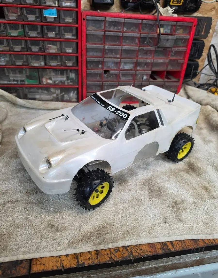 Vintage Nitro RC auto - Kyosho Ford RS-200