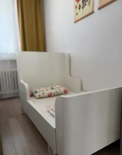 IKEA BUSUNGE rastúca posteľ s madracom