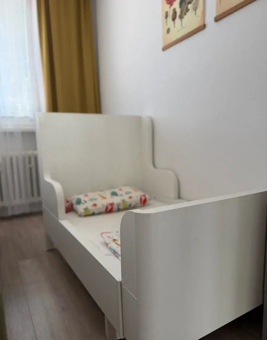 IKEA BUSUNGE rastúca posteľ s madracom
