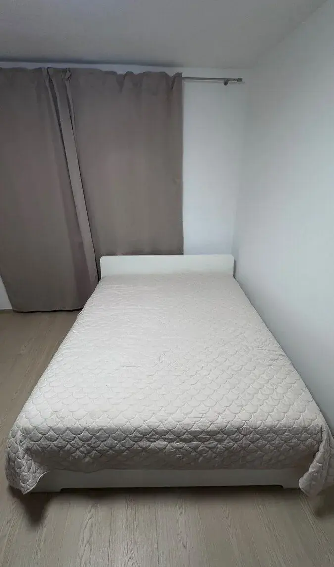Posteľ s matracom