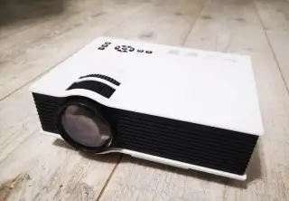 Mini LED Projector UC4