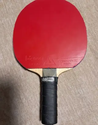 Stolnotenisovú raketu