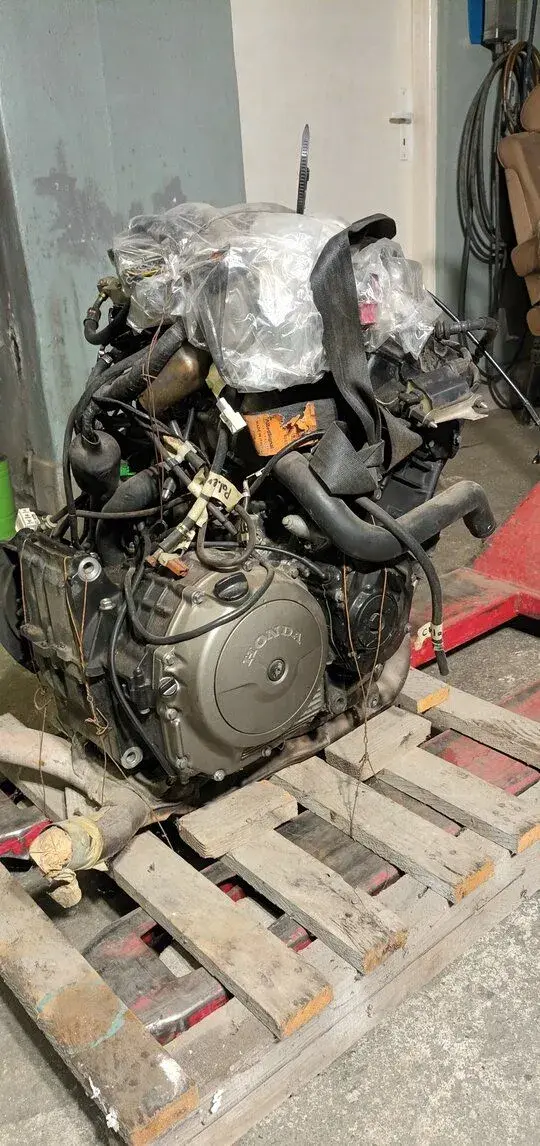 Motor Honda CBR 1100 Blackbird – injektor + rám na buggy
