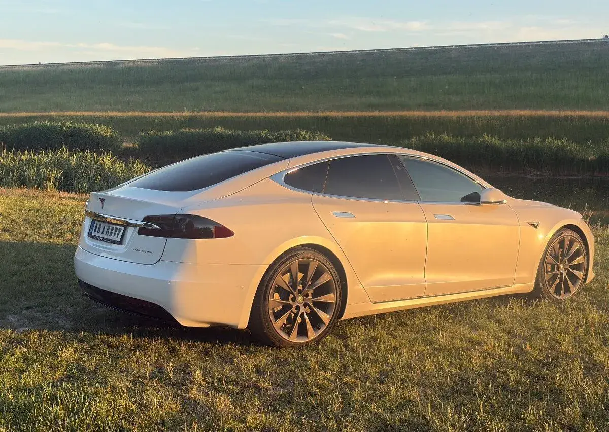 Tesla model – 2020, 251 000 km