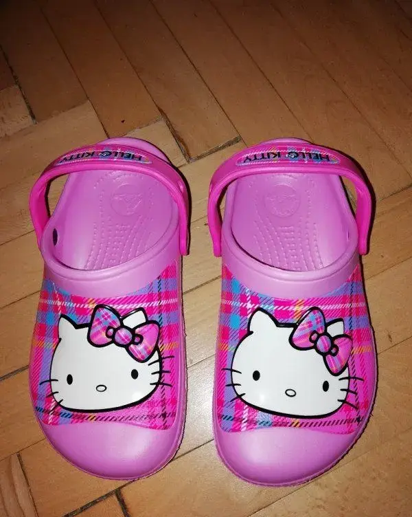 ružové Crocs Hello Kitty. veľkosť 33 až 34