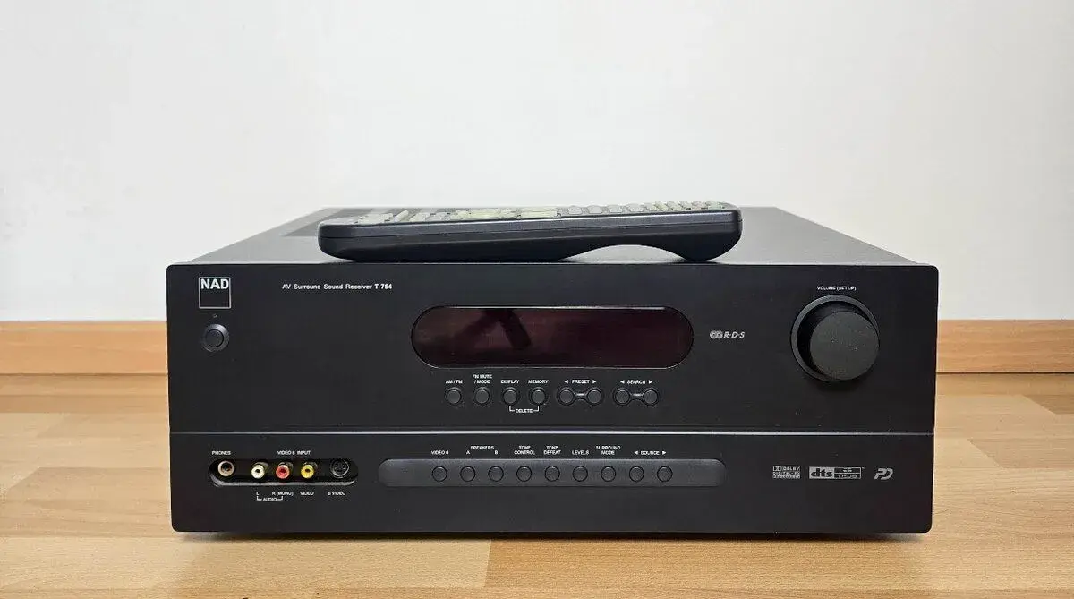 NAD T754 /7.1/Optika/Sub Out