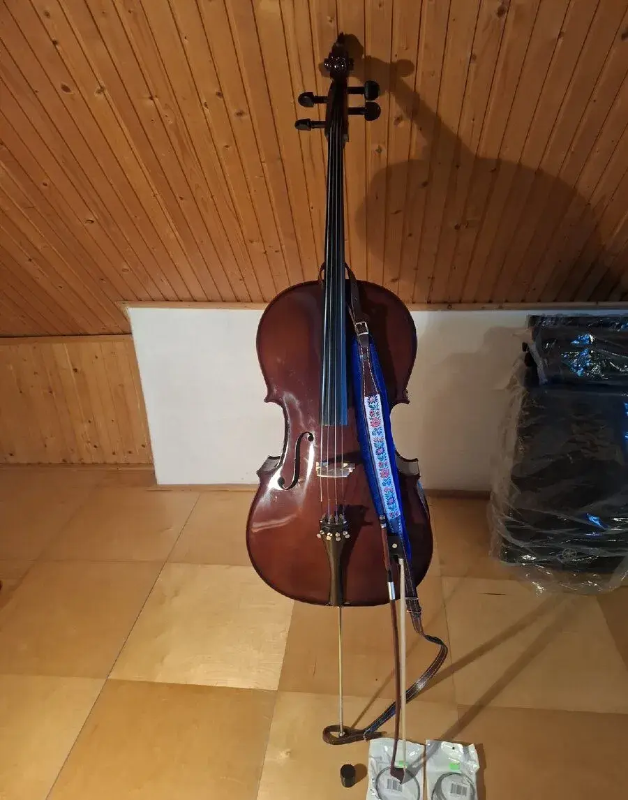 AKUSTICKÁ FOLK BASA