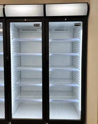 presklená chladiaca skriňa