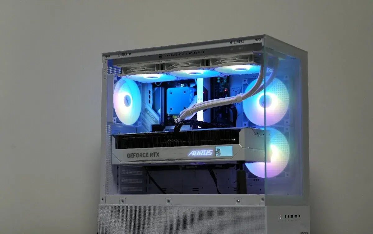 Ryzen 7 9800X3D, RTX 5080, 32GB RAM, SSD, 1000W