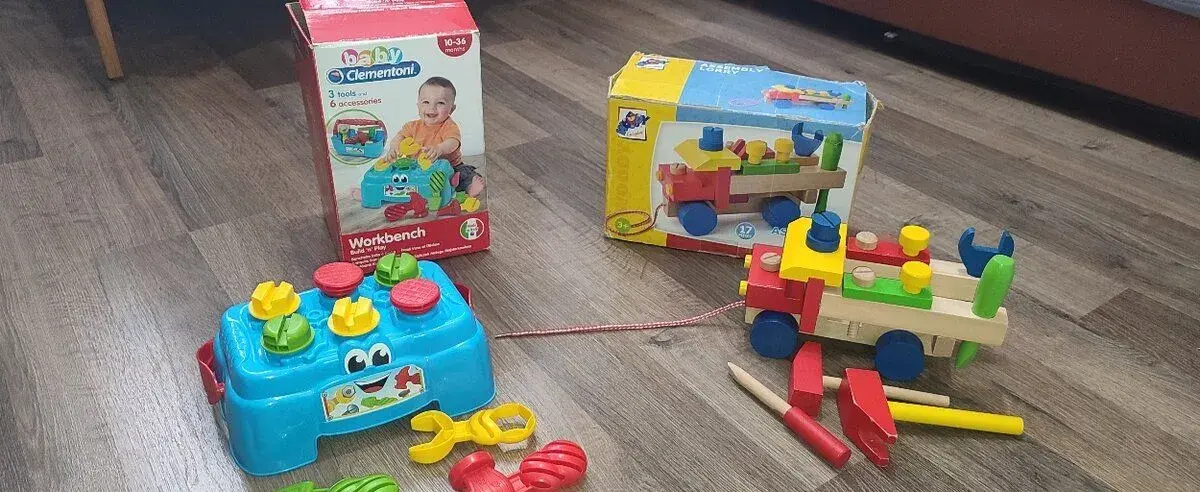 Montážne drevené auto Woody a malý pracovný ponk