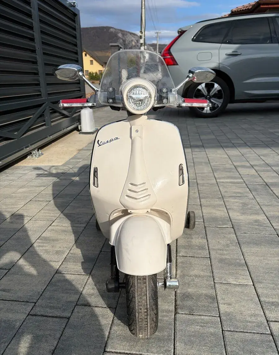 Elektrická motorka Vespa