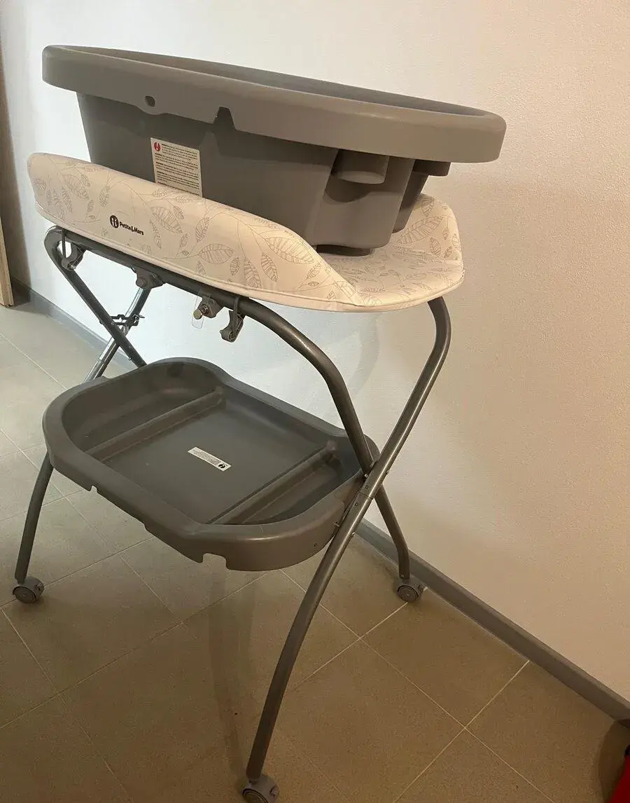 multifunkčný prebaľovací pult s vaničkou Petite&Mars Spa 3v1