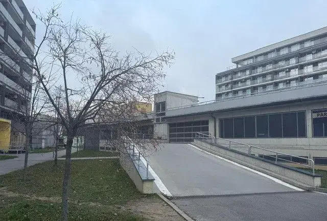 Na predaj 2 parkovacie miesta Parkovací dom Považská