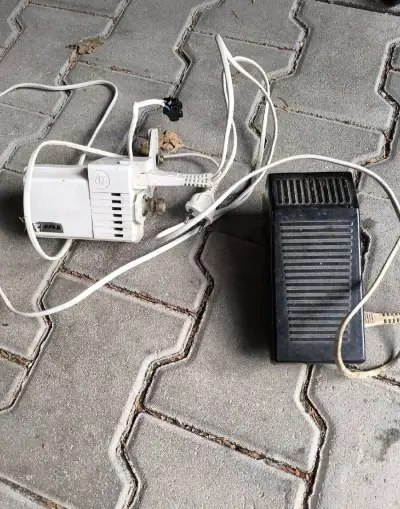 Motorček na šijací stroj plus šlapatko Tur 2