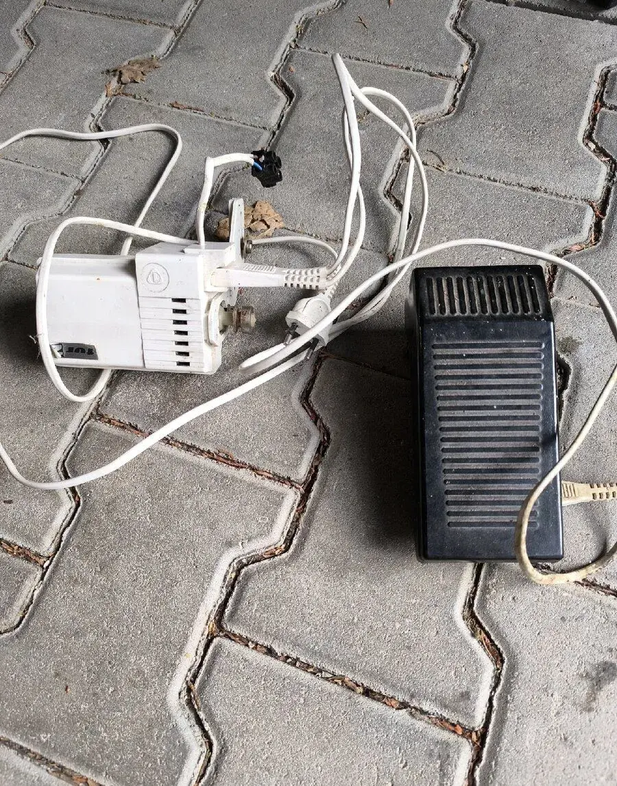 Motorček na šijací stroj plus šlapatko Tur 2