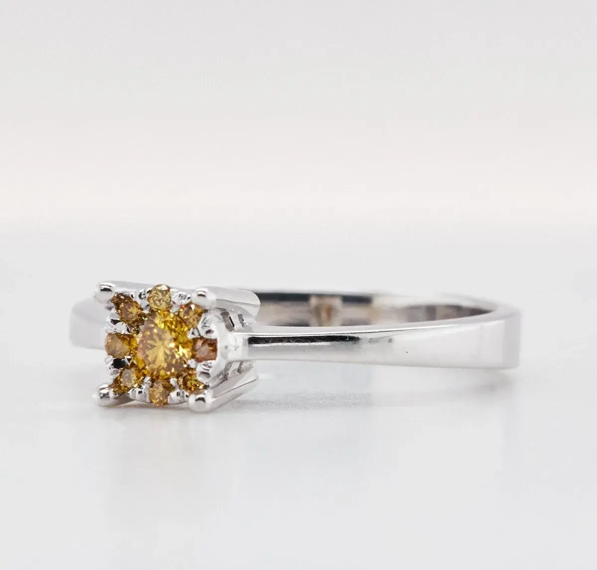Prsteň 14ct biele zlato, žlté Fancy diamanty 0,19ct, AIG