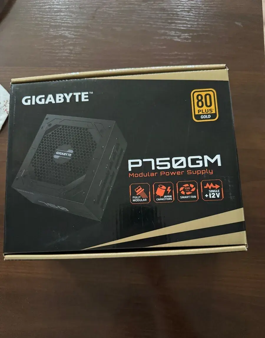 Zdroj GIGABYTE 750W (P750GM)