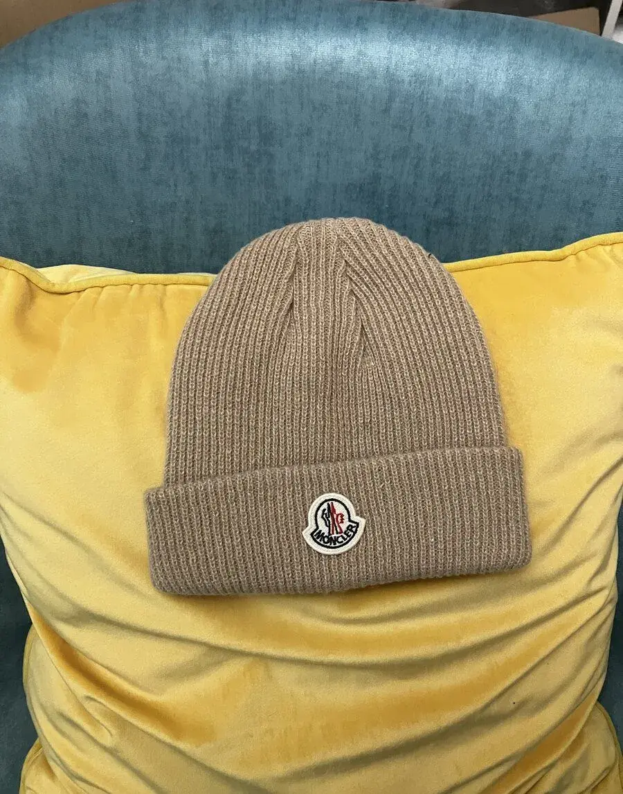 Moncler čiapka hnedá