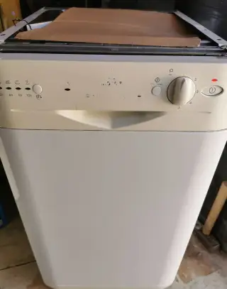 Umývačka riadu Indesit IDL 42 EU