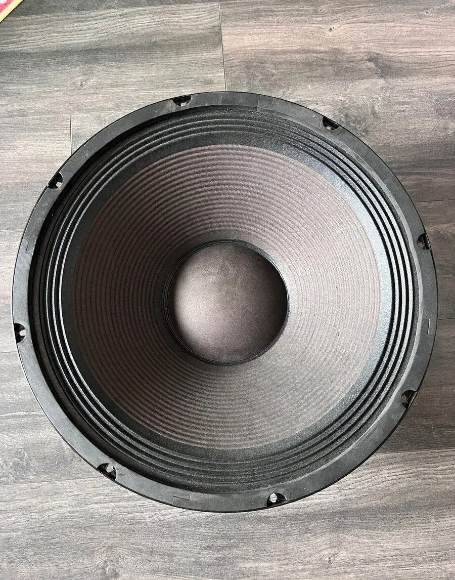JBL M118-4 – 18” reproduktory, 2 ks, ako nové