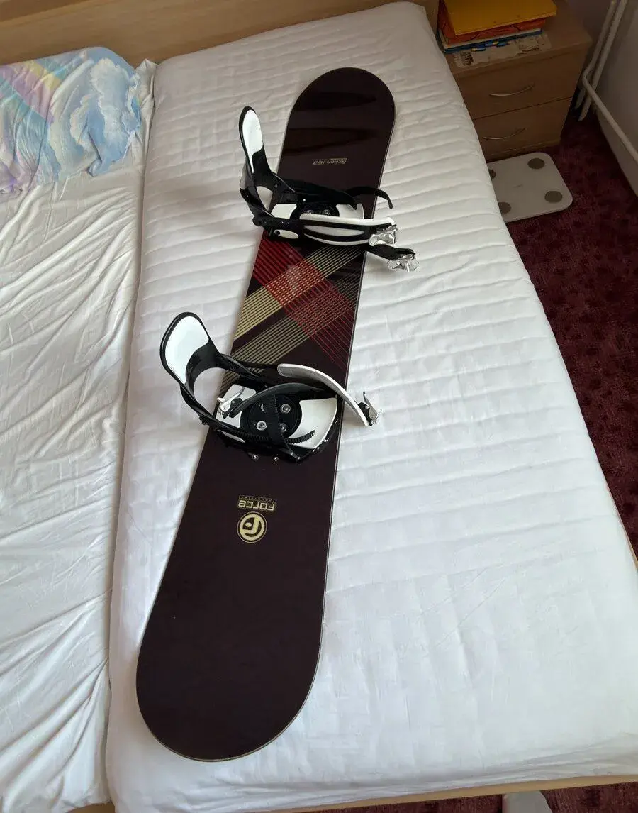 Snowboard Force Industries (Carbon)+ viazanie+ obutie